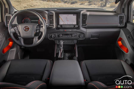 Nissan Frontier 2022, intérieur